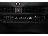 【エアコンまわり】 各操作スイッチなども使いやすい位置に配置されています。