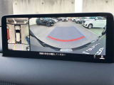 360&deg;ビューモニターでは、両サイドとフロント、バックカメラの合成で、あたかも上空から見下ろした様に周囲を確認して頂けます。駐車場だけでなく、T字路等でも活躍のアイテムです!