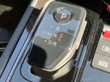 【電制シフト】前後の動きだけで簡単に操作できる先進的なデザインの電制シフト。扱いやすく、手に馴染みやすい設計となっています。