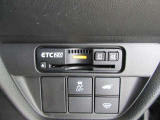 ETC2.0車載器は高速道路上に設置されたITSスポットと双方向通信を行い、ETC機能に加え安全運転をサポートする交通情報を提供してくれます♪