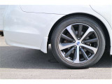 純正18インチアルミホイール、タイヤサイズ 225/50R18