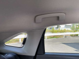 後部座席の乗降用アシストグリップです。乗り降り時に便利です。