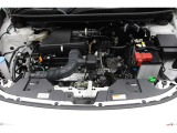 エンジンルームの樹脂部分は丁寧に磨いてツヤをだしています。当社の中古車のエンジンルームクリーニングはとても自信があります★