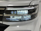 【LEDヘッドランプ】 悪天候や夜間走行も良好な視界を確保してくれるので安心して運転できます♪