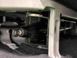 リヤシ-トの下(運転席側)にはジャッキ&工具が収納されています♪荷物を積載したままでもすぐに取り出せます。