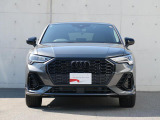 一目でAudiだと分かる特色を持つフロントマスク。