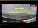 バックモニターで、駐車時に見えにくい後方をしっかり確認できます。