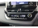 オートエアコン付車です。自動で温度と風量を設定する優れものです。