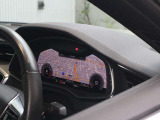 内装はシンプルに使い勝手を考え作られています。お車を運転する感覚をダイレクトに体感して頂けます。室内も広くロングドライブにも快適にお過ごしいただけます。