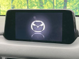 【マツダコネクトナビ】車内の雰囲気にマッチした一体型タイプのナビ。各種車輌設定やBluetooth再生等、様々な機能が楽しめます。直感的なダイヤル操作が可能で、使い勝手も良好です。