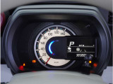 【明るく見やすいメーター】視認性が良く明るく見やすいメーター。運転者にとって見やすいメーターは運転していても疲れないですよね。