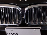 BMWの伝統の丸目4灯ヘッドライトでございます。LEDライトで視認性もよく明るく安全性の向上につながります。