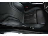 【ロペライオファクトリーセンター】輸入車専門工場熟練メカニックのほか、 サービススタッフも在籍し迅速にお受入れが可能です。セーフティローダーにてお客様のご自宅までピックアップサービスも行っております。
