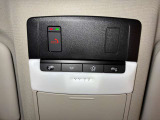 【SOSコール】スイッチを押すだけでオペレーターに接続。警察や消防に連絡し、緊急車両を手配。クルマの位置情報も共有されます☆
