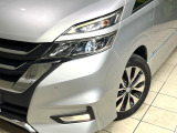 【LEDヘッドライト】悪天候や夜間走行時も良好な視界を確保し安心して運転できる高輝度LEDヘッドライトを装備!点灯速度が早く、消費電力も抑えられています。