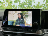 テレビ番組を画面で視聴できる装備です。停車中の休憩時間や待ち合わせの際に映像を楽しめるので、車内で過ごす時間の過ごし方が広がります。視聴時は安全に配慮してご利用ください。