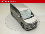 両側パワースライドドア付きだから、狭い駐車スペースなどでの乗り降りラクラク♪小さなお子さまのいるご家庭には嬉しい装備です。