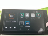 画面上に電話や設定、スマートフォン連携、交通情報などの項目が並び、必要な機能を見つけやすい表示です。日々の移動をサポートする装備として、使い勝手にも配慮されています。