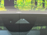 【スマートブレーキサポート】走行中に前方の車両等を認識し、衝突しそうな時は警報とブレーキで衝突回避と被害軽減をアシスト。より安全にドライブをお楽しみいただけます。