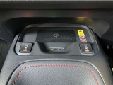 運転席・助手席シートヒーター/置くだけ充電