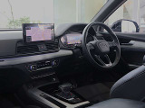 内装はシンプルに使い勝手を考え作られています。お車を運転する感覚をダイレクトに体感して頂けます。室内も広くロングドライブにも快適にお過ごしいただけます。