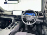 運転席まわりです。 各操作スイッチは使いやすい位置に配置されてます。