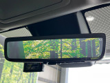 【デジタルインナーミラー】後席の大きな荷物や同乗者で後方が確認しづらい時でも安心!カメラが撮影した車両後方の映像をルームミラー内に表示。クリアな視界で状況の確認が可能です!