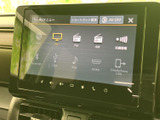 テレビやFM、AMをはじめ、BluetoothやUSBなど選べる音源が画面に表示されています。利用したい項目を確認しやすく、普段の音楽再生やラジオの選択に便利です。