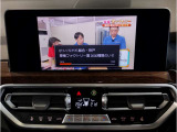 【ⅰドライブナビゲーション】文字情報も鮮明に表示する高解像度カラーディスプレイを採用。視認性に優れた地図デザインと特徴的な建造物を目印にした描写表示で現在位置を把握できます。地図データの更新も可能です