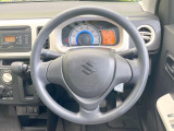 インテリアに合わせたデザインのステアリングは、運転される方のことも考え、運転しやすい形状、大きさです。是非一度、実際に触ってお確かめください。