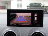 バックカメラ駐車時、後退時に後方を確認する事ができる安全快適装備になります映像だけでなくセンサーにより障害物の距離もドライバーに直感的に伝えてくれる機能になります。