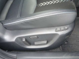 【パワーシート】電動なので、きめ細かい調整ができます!自分自身の運転姿勢に合わせた、適切なドライビングポジションが確保できます♪