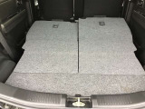 シートを倒すと大きな荷物や長い荷物などたくさん積めますよ☆