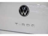リヤのVWマークにT-ROCのロゴ。