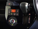 車内を快適に、オートエアコンを装備しています。