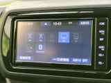 AM・FMやBluetoothなど、選択できる音源が画面に並び、使いたい項目を確認しやすい表示です。交通情報の項目もあり、普段の移動中に必要なオーディオ設定を選びやすくなっています。