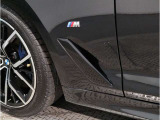 BMWの純正アロイホイールは軽量かつ強度にも優れているホイールで走行性能を引き上げる設計になっております。足元にもBMWは妥協がなくこだわっている個所になります。