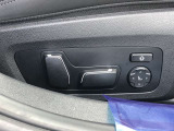 電動シートはメモリー機能を備えており、シートおよびドア・ミラーの位置を記憶することができます。