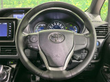 【純正革巻きステアリング】上質な革を使用することで、手にしっかり馴染みとても運転しやすいハンドルです♪