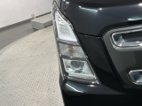 LEDヘッドライトは、点灯の瞬間から最大光量を発揮し、突然暗くなるトンネルなどでの安定感を高めます。