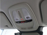 ルーフにあるON CALLボタンとSOSボタンは、車両が始動しない場合、パンクした場合、または事故に遭った場合などに支援の要請に使用できるため安心感を高めることができます。