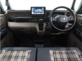 ◆インテリアパネル◆視界広々で非常に運転しやすくロングドライブでも疲れを感じさせないすっきりとまとまったインパネ周りです。