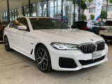 サービスにはドイツ本国と同様に教育と訓練を受け、BMWを知り尽くした「マイスターメカニック」が数多く在籍しております。納車前点検整備で、お客様に安心と安全をお届けいたします。