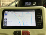現在地や周辺の道路を画面で確認でき、目的地までのルート設定にも活用できます。表示が見やすく、慣れない道を走る際や初めて訪れる場所へのお出かけをしっかりサポートしてくれます。