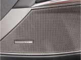 ハーマンカードンは移動中の車内空間をより快適に過ごす為のスピーカーで600W・9チャンネル・サラウンド・車両専用のイコライザーが装備され、良質な音源でございます。