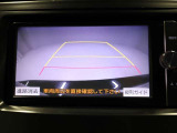 バックモニター装着車は後退時の強い味方です♪車庫入れや縦列駐車の際、後退操作の参考になるガイドラインをナビ画面に表示します。
