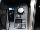 ECO・NORMAL・SPORT Sの走行モード切替ダイヤルを備えています。