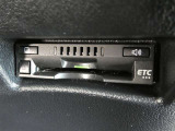 ナビ連動タイプのETC車載機です。ナビゲーションと連動してくれますのでカード未挿入を知らせてくれるなど便利な機能が追加されています。