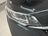 LEDヘッドライトは、点灯の瞬間から最大光量を発揮し、突然暗くなるトンネルなどでの安定感を高めます。