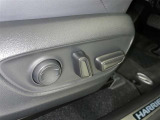 パワーシート搭載。微妙な調整が手軽にでき、ピッタリのポジションで運転することが可能です。